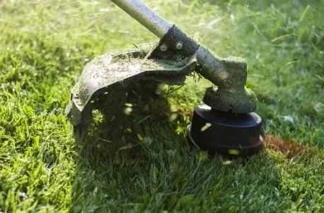 Как поддерживать и чистить газонокосилку после использования