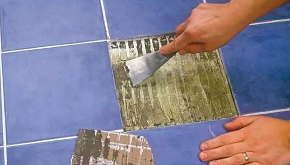 Как поддерживать керамическую плитку, чтобы скотч не оставлял на ней следов после уборки