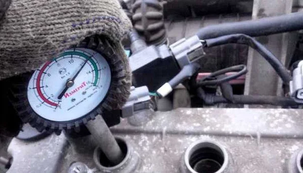 Как измеряют давление в цилиндрах двигателя?