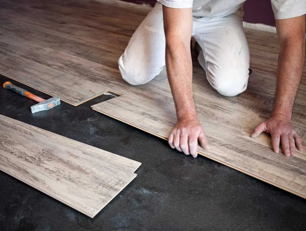 Какие и как укладывать подложки под линолеум на деревянном полу?