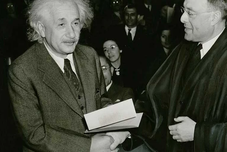 Почему не присуждают Нобелевскую премию по математике?