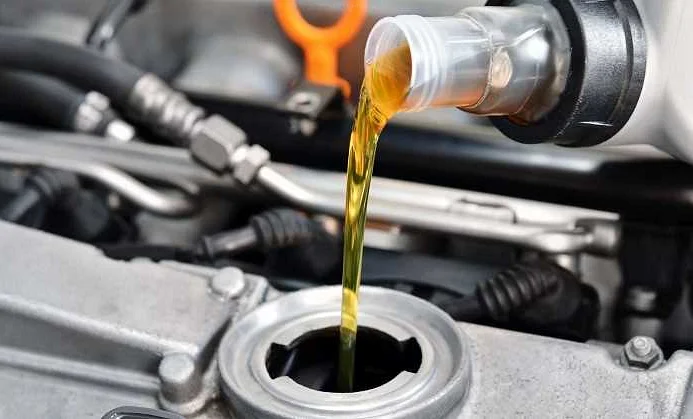 Как часто нужно менять масло в двигателе, чтобы избежать утечки масла