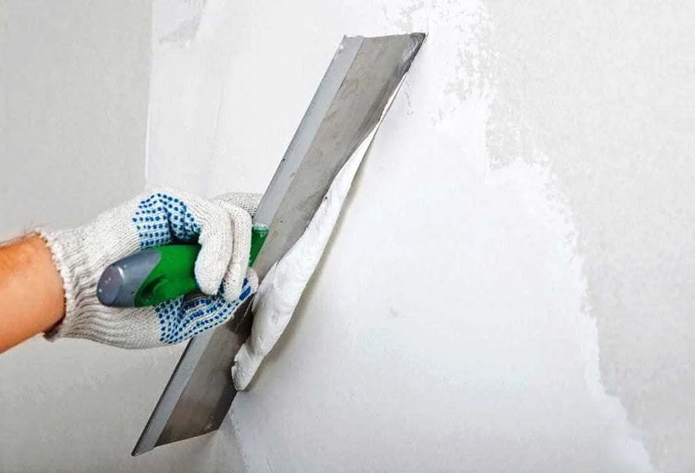 Сколько раз шпаклевать стены: оптимальное количество и советы по нанесению шпаклевки